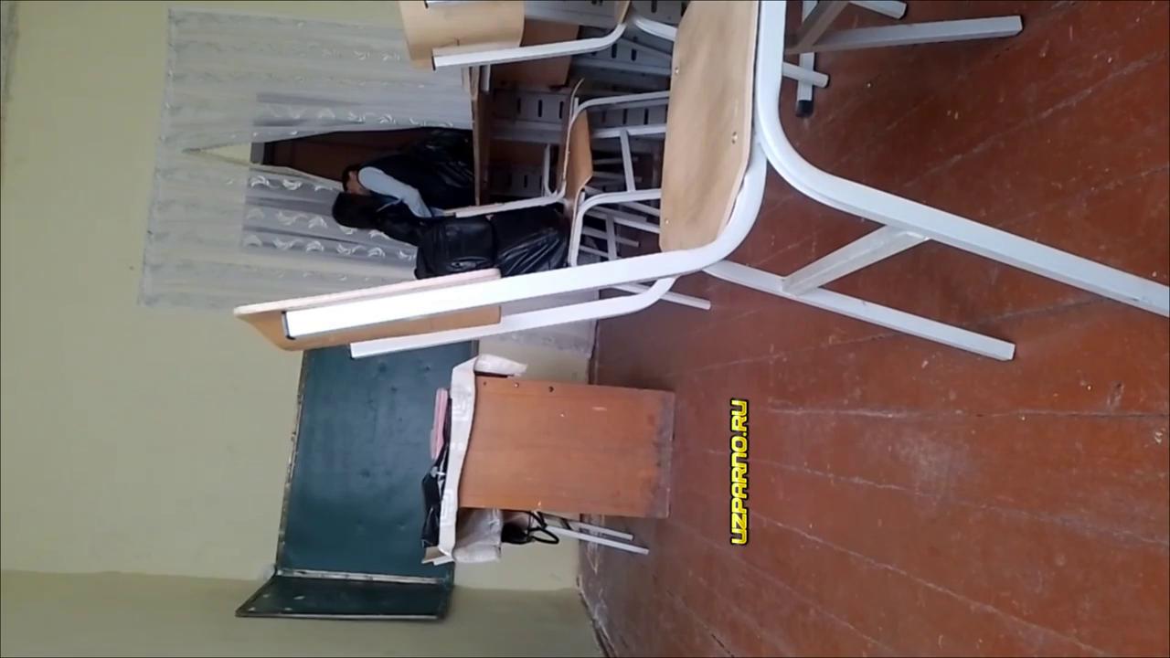 Друг заснял на скрытую камеру телефона как его однокурсник сосётся с узбечкой